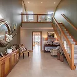 4 Bedroom Overlooking The Sea In Connemara *