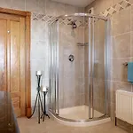 4 Bedroom Overlooking The Sea In Connemara Rossaveel
