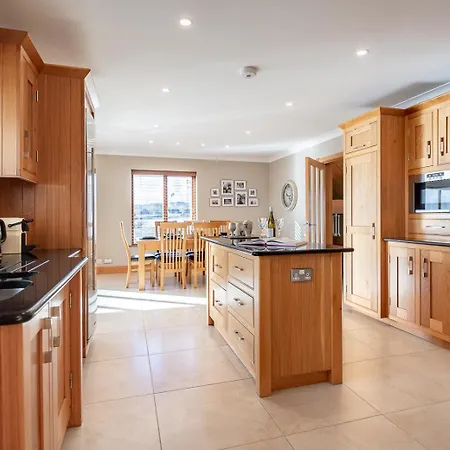 4 Bedroom Overlooking The Sea In Connemara Casa de Férias *