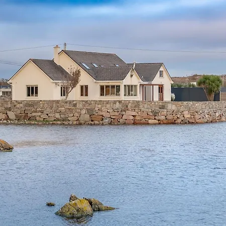 Casa de Férias 4 Bedroom Overlooking The Sea In Connemara Rossaveel