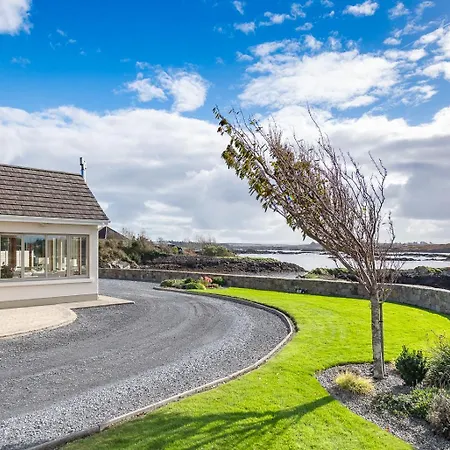 Casa de Férias 4 Bedroom Overlooking The Sea In Connemara