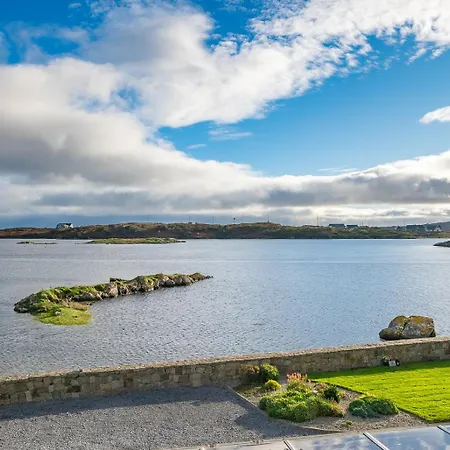 Casa de Férias 4 Bedroom Overlooking The Sea In Connemara *
