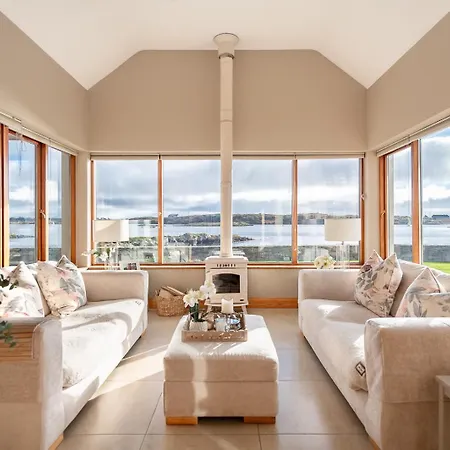 4 Bedroom Overlooking The Sea In Connemara Casa de Férias *