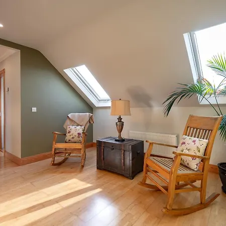 4 Bedroom Overlooking The Sea In Connemara Rossaveel