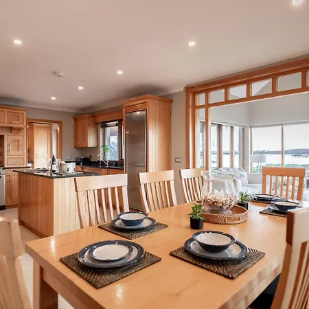 4 Bedroom Overlooking The Sea In Connemara Casa de Férias *