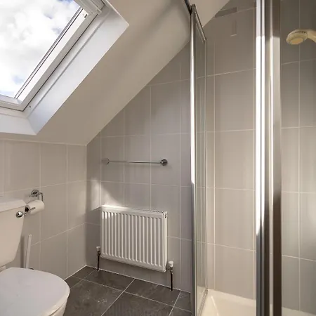 4 Bedroom Overlooking The Sea In Connemara Rossaveel