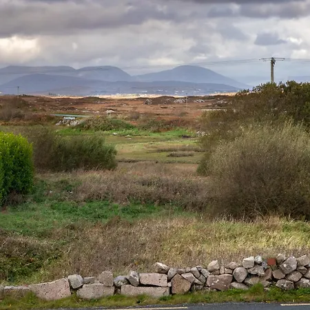 4 Bedroom Overlooking The Sea In Connemara Casa de Férias