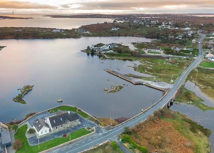 Σπίτι διακοπών 4 Bedroom Overlooking The Sea In Connemara *