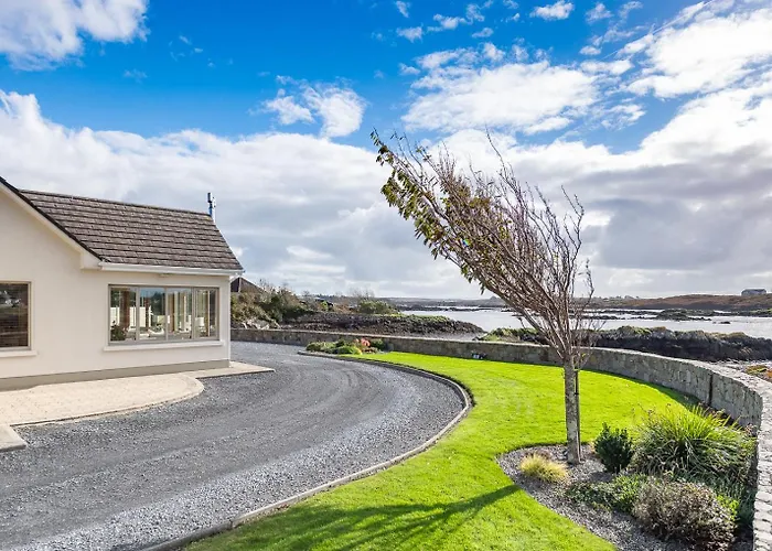 Σπίτι διακοπών 4 Bedroom Overlooking The Sea In Connemara