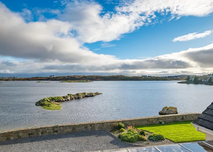 Σπίτι διακοπών 4 Bedroom Overlooking The Sea In Connemara *
