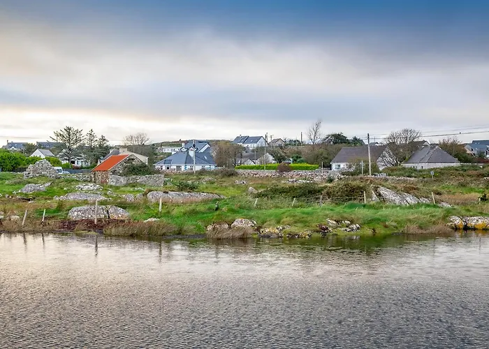 4 Bedroom Overlooking The Sea In Connemara