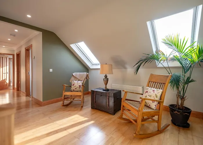 4 Bedroom Overlooking The Sea In Connemara Rossaveel