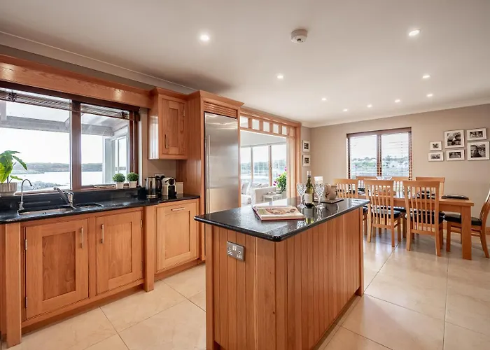 Σπίτι διακοπών 4 Bedroom Overlooking The Sea In Connemara *
