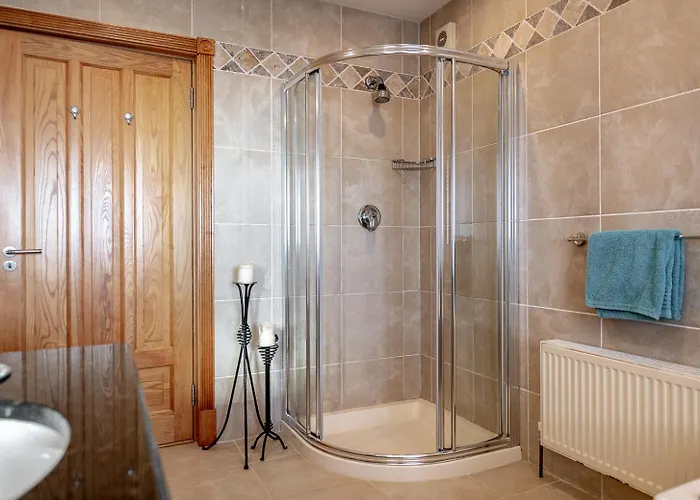 4 Bedroom Overlooking The Sea In Connemara Rossaveel