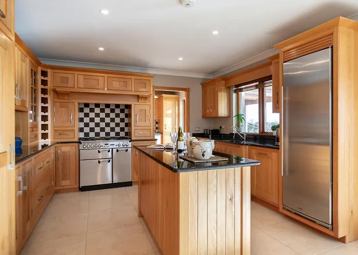 4 Bedroom Overlooking The Sea In Connemara Σπίτι διακοπών *