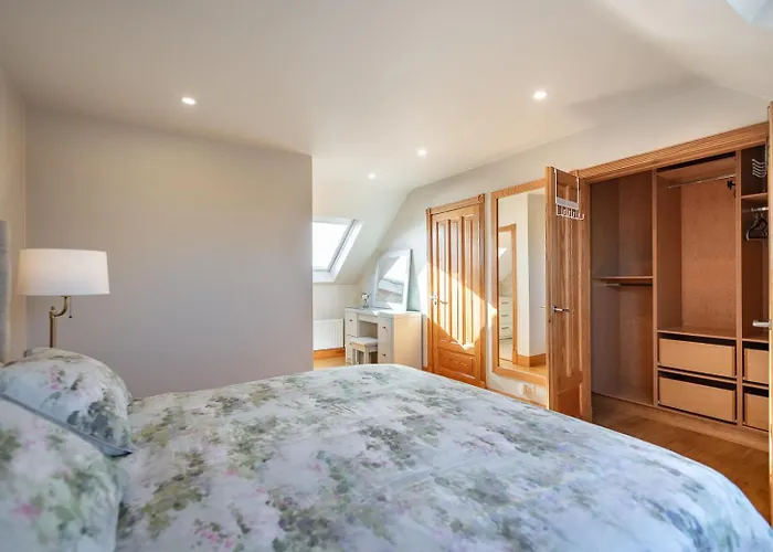 4 Bedroom Overlooking The Sea In Connemara *